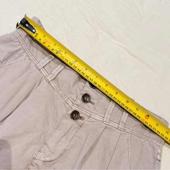 ONLY High Waist Pale Khaki Darted Shorts with Colorful Pattern Lining, Size 28 - Picture 10 of 11